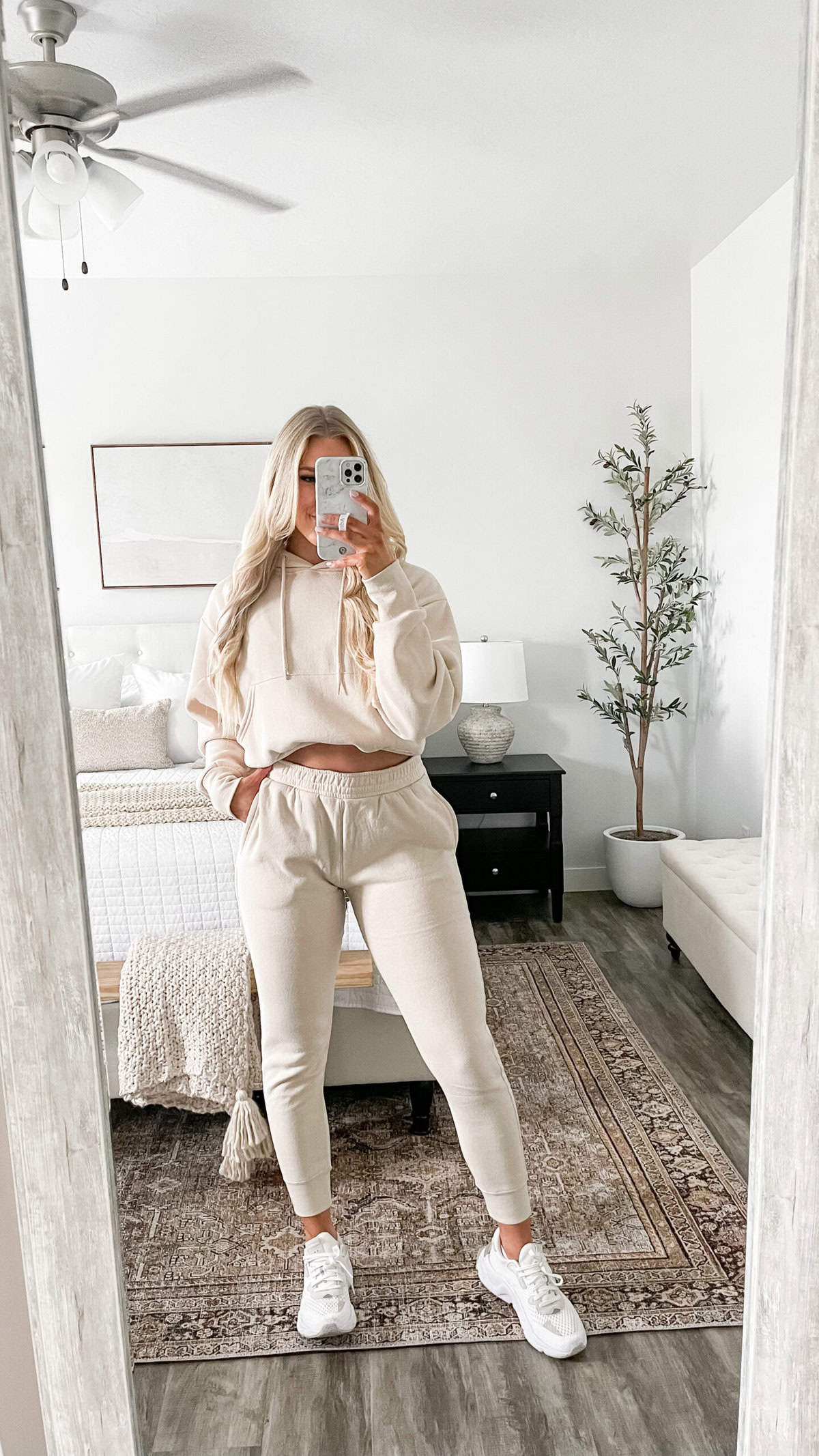 https://kelseykooima.com/wp-content/uploads/2023/01/casual-winter-outfits-scaled.jpg